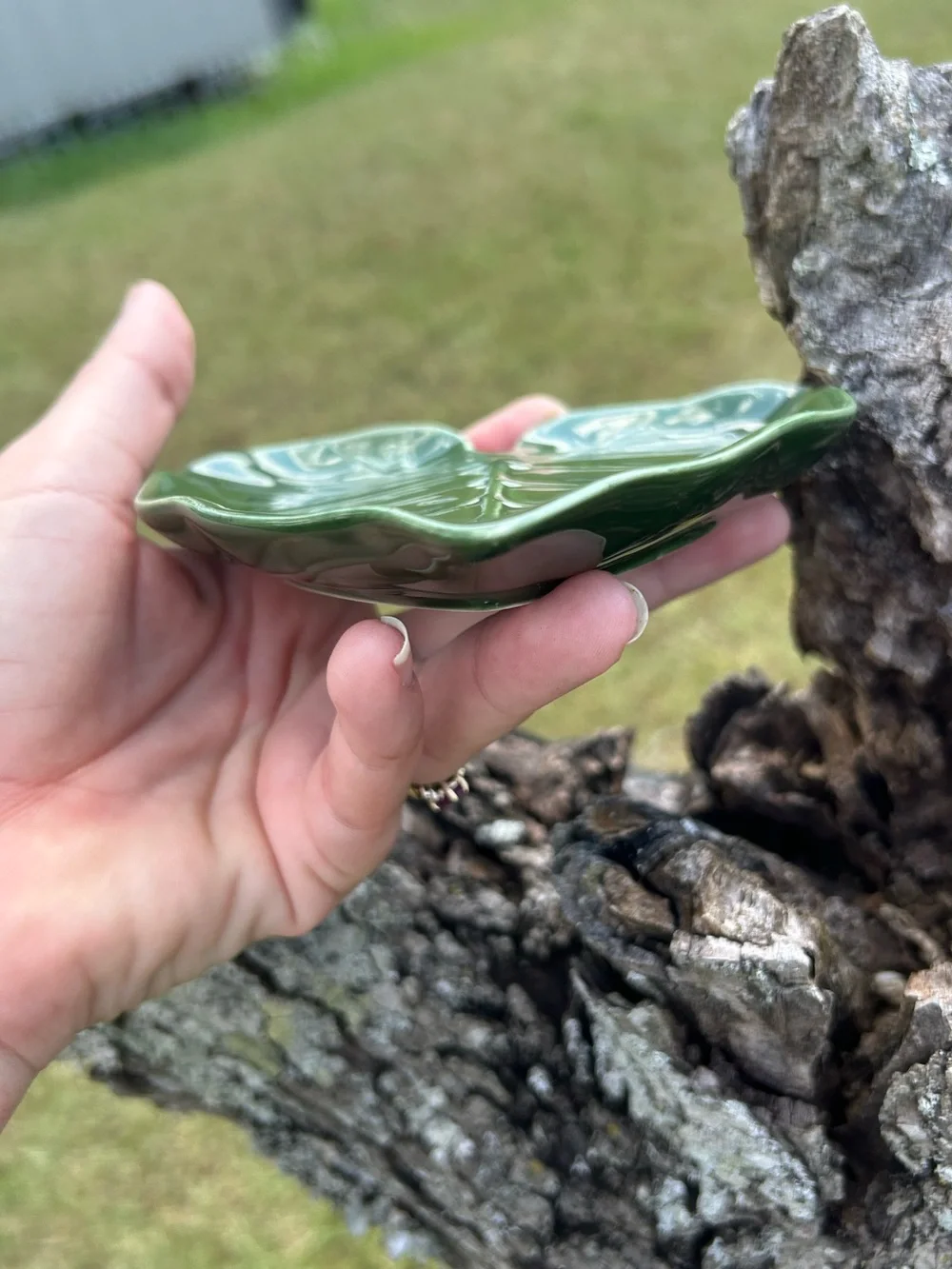 Glossy Green Leaf-Shaped Ceramic Spoon Rest Kitchen Decor